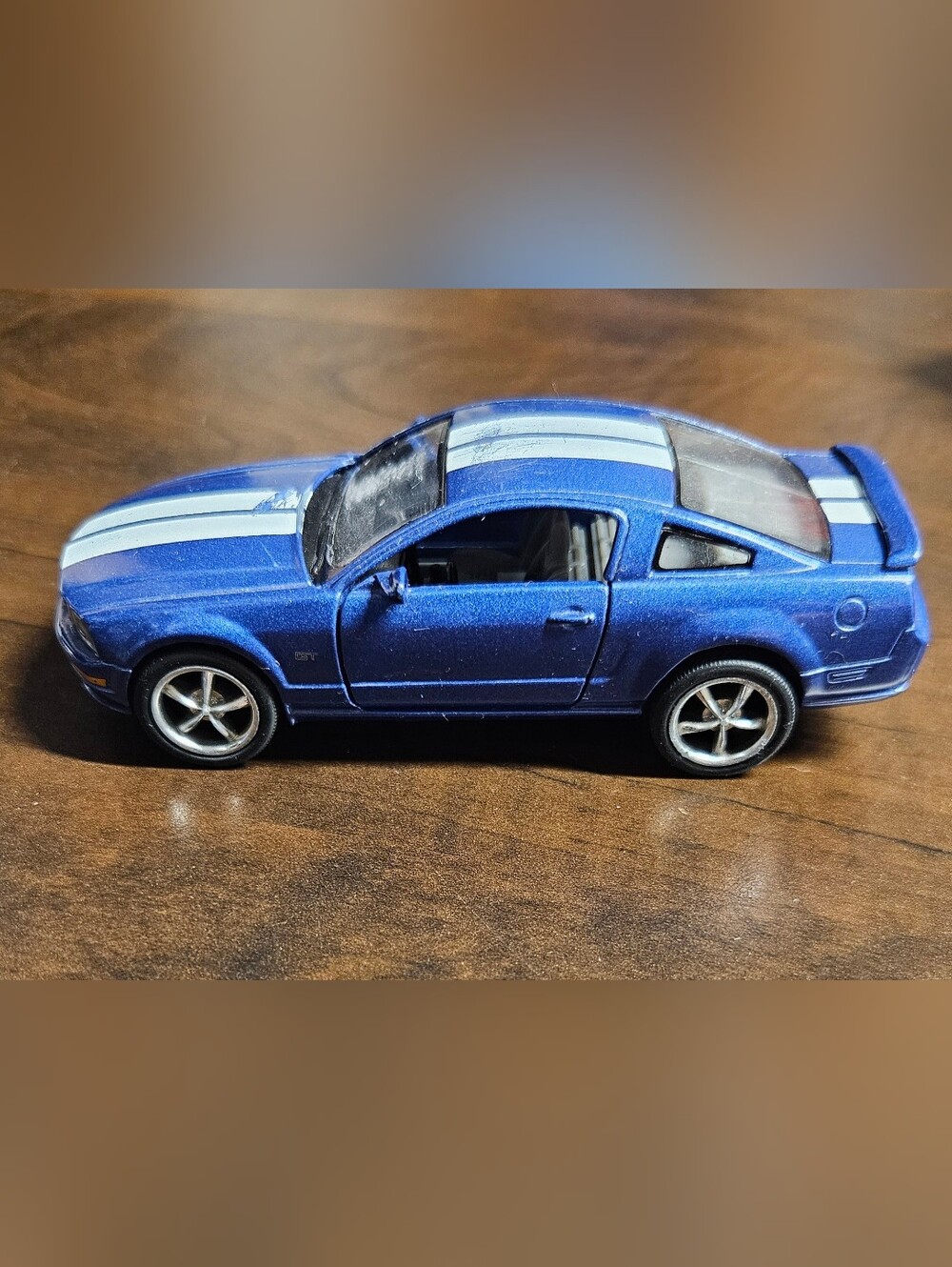 Kinsmart 2006 Metallic Blue Ford Mustang GT diecast pull back action